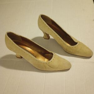 Martinez Valero suede heels with outside stitching